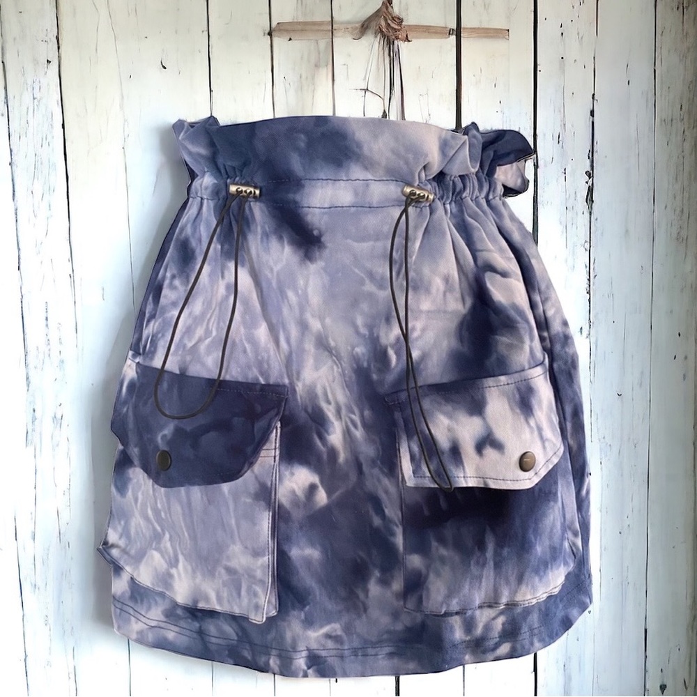 🤑 10/$100 Like An Angel blue detail tie dye stretch cargo front pocket skirt S